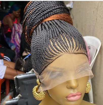 Perruque tresse en passe mèche en ponpom