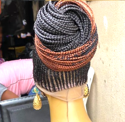 Perruque tresse en passe mèche en ponpom